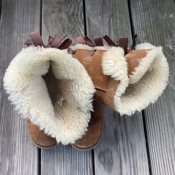 Ugg boots with bows size:5 color: brown - Picture 4 of 4